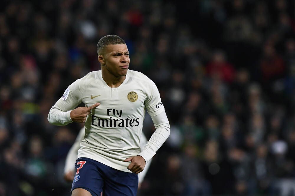 一场“普通”汽车巡游，能看出什么？丨南方产业观